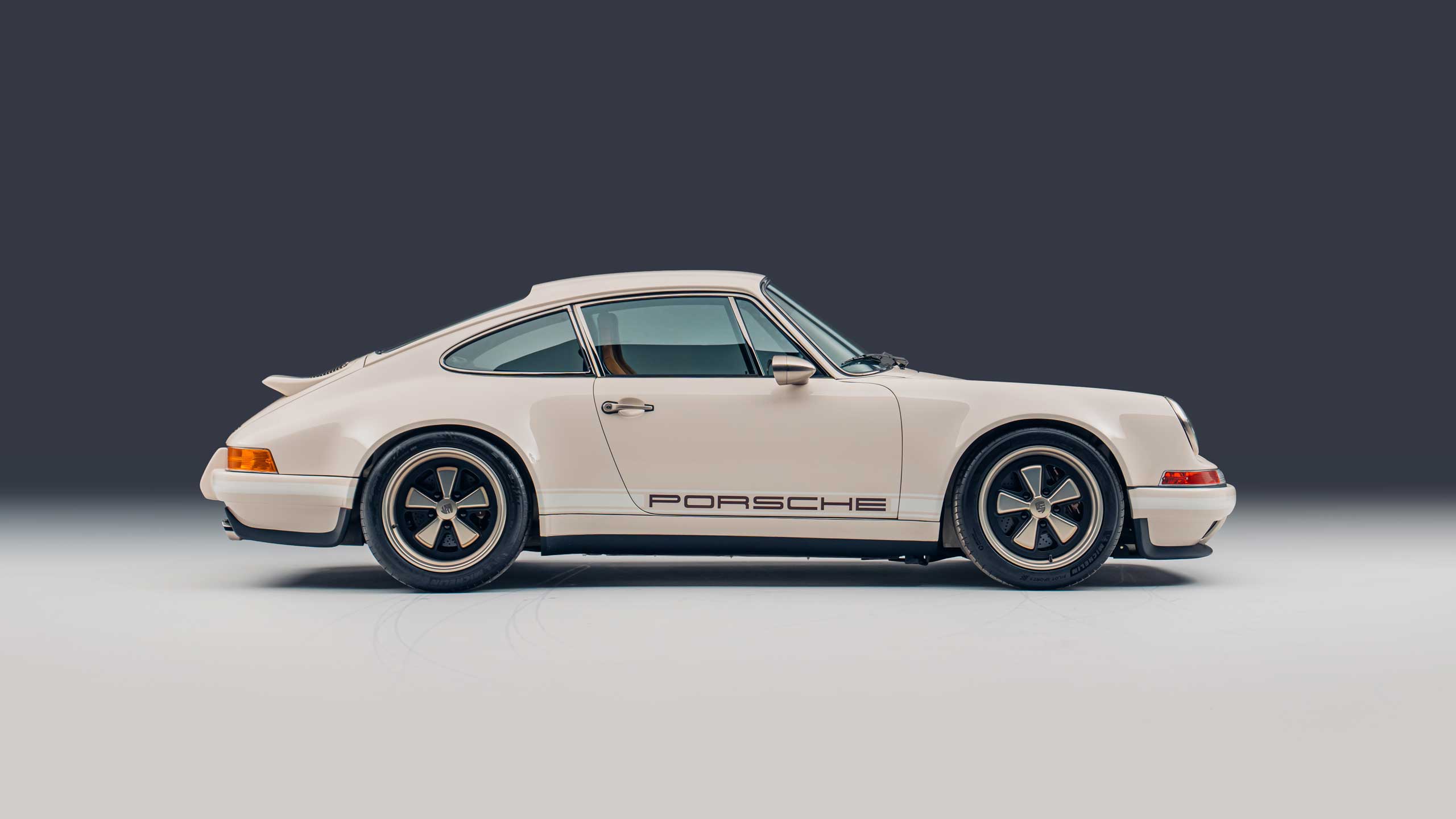 theon-model-coupe